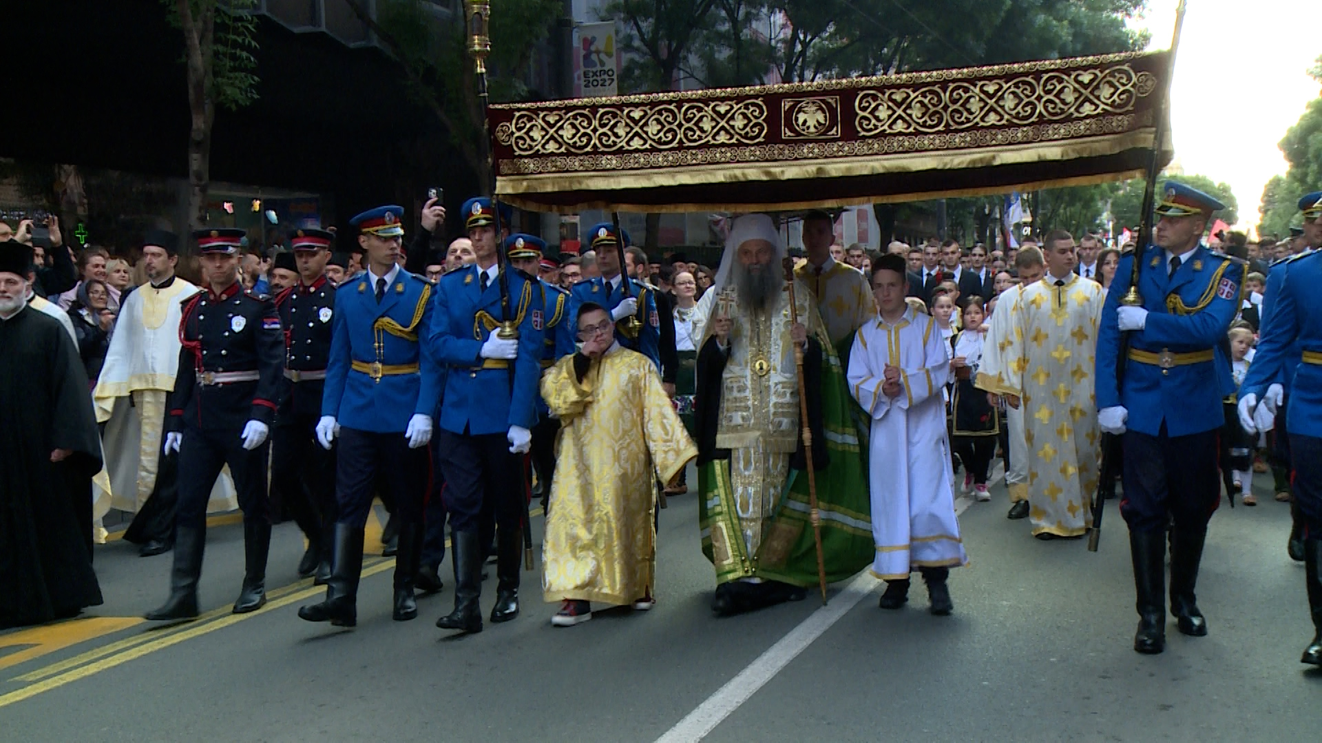 Beograd, patrijarh srpski Porfirije  predvodio je tradicionalnu Spasovdansku litiju ulicama grada do Hrama Svetog Save, pokrivanje